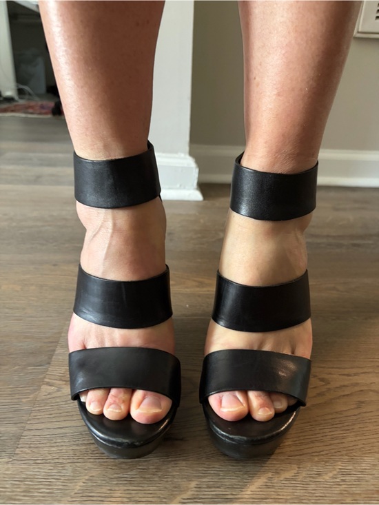Diane Von Furstenberg Shoes - Diane Von Furstenberg Black Leather Block Heel Sandals with Wide Straps
